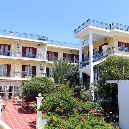 Hotel Karyatides Agia Marina  Екстериор снимка