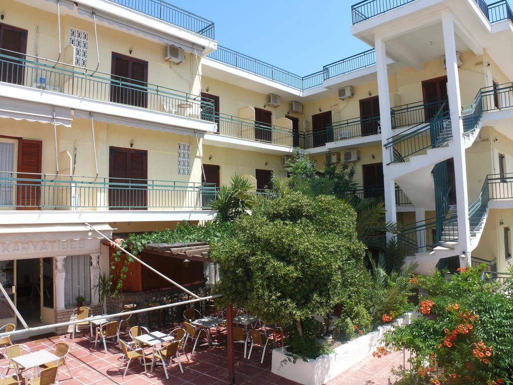 Hotel Karyatides Agia Marina  Екстериор снимка