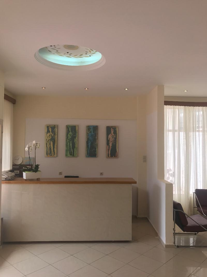 Hotel Karyatides Agia Marina  Екстериор снимка