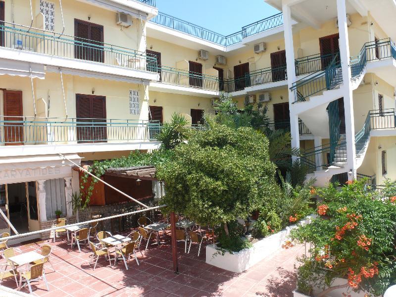Hotel Karyatides Agia Marina  Екстериор снимка