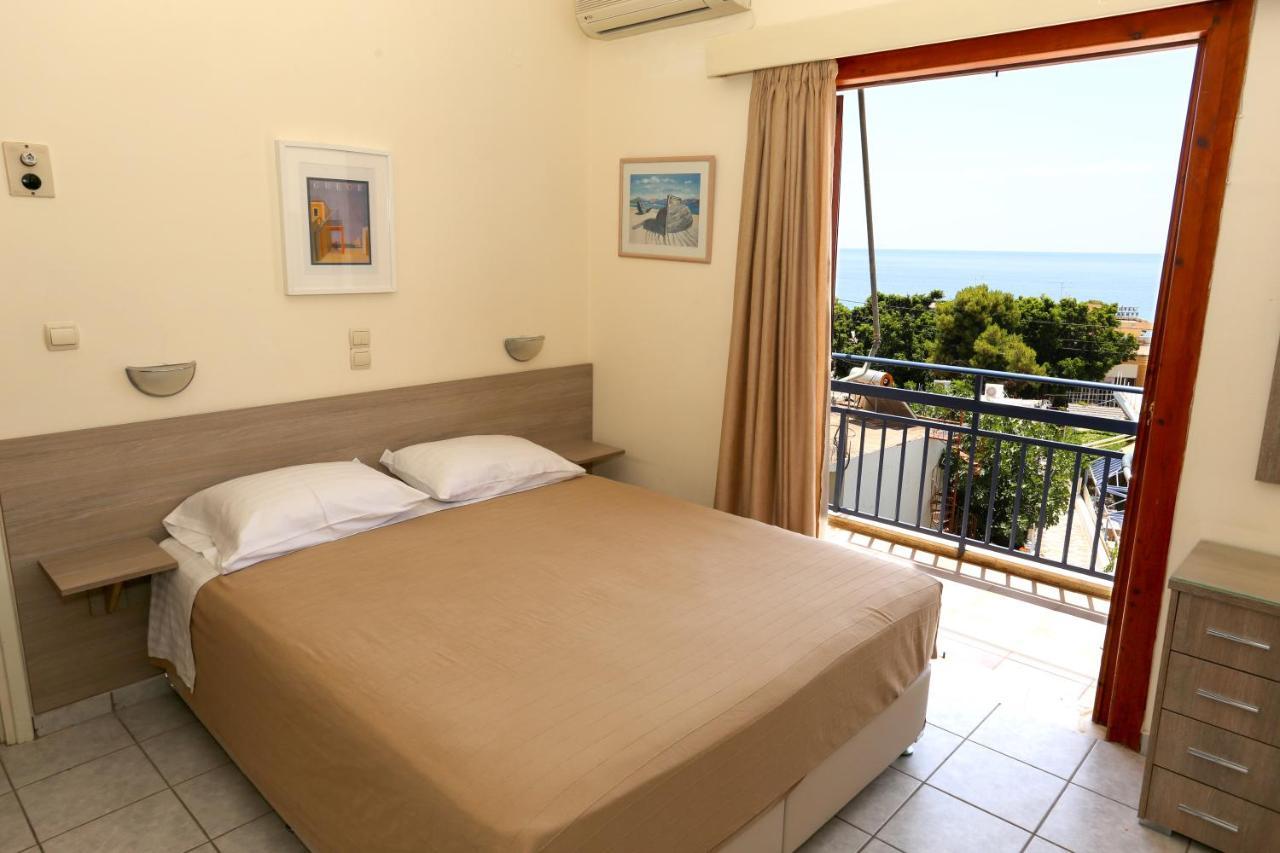 Hotel Karyatides Agia Marina  Екстериор снимка