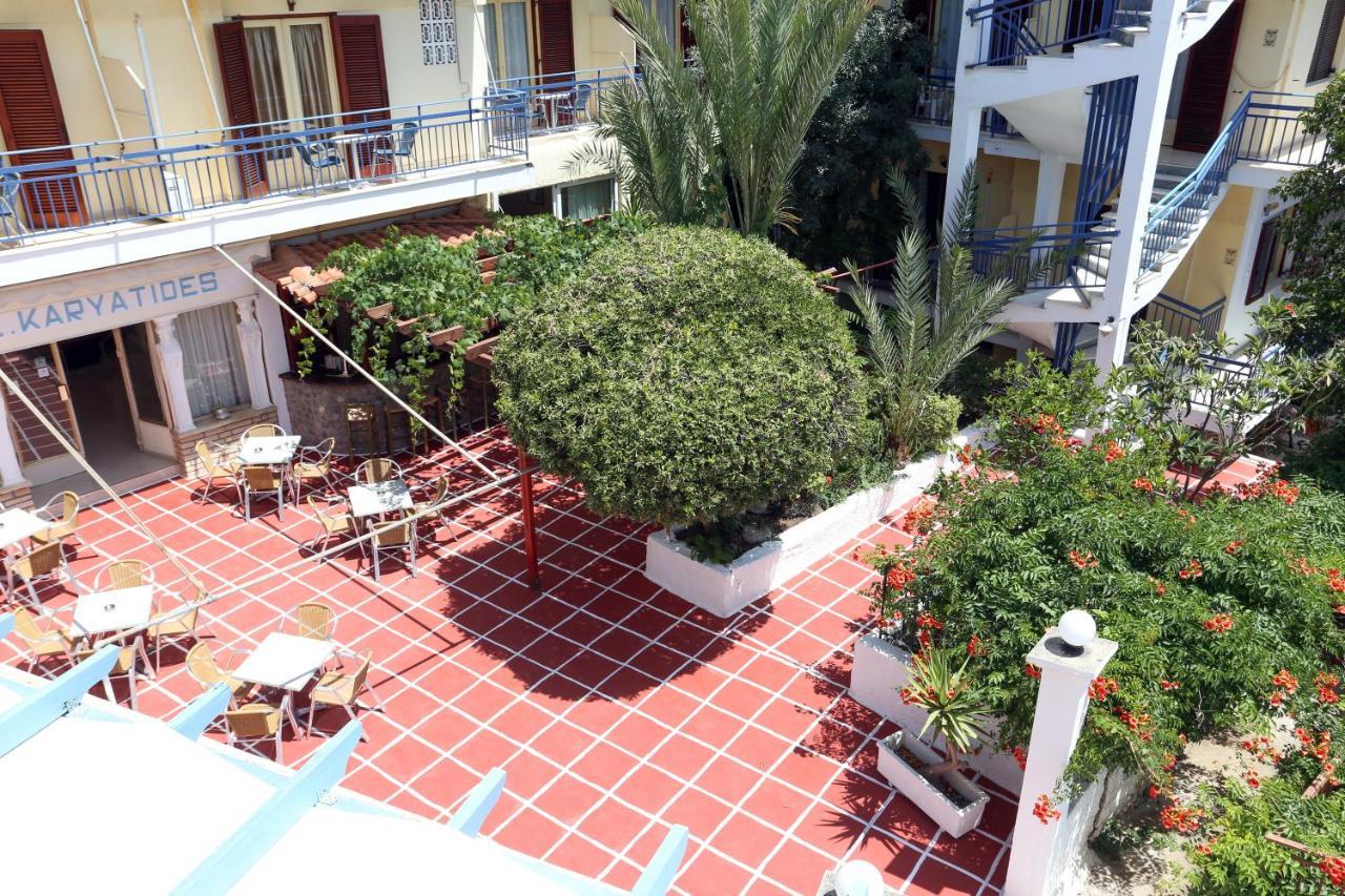 Hotel Karyatides Agia Marina  Екстериор снимка