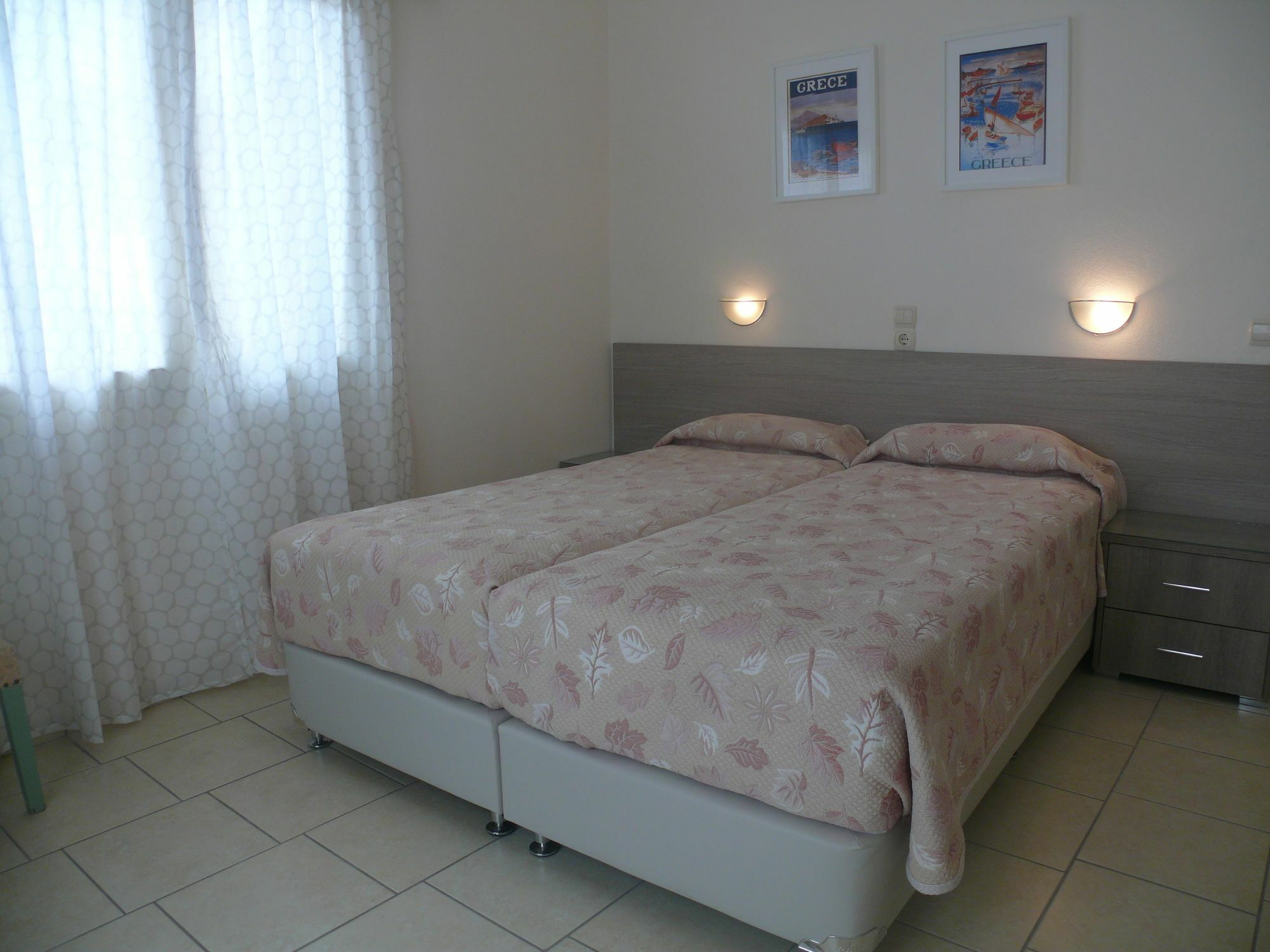Hotel Karyatides Agia Marina  Екстериор снимка