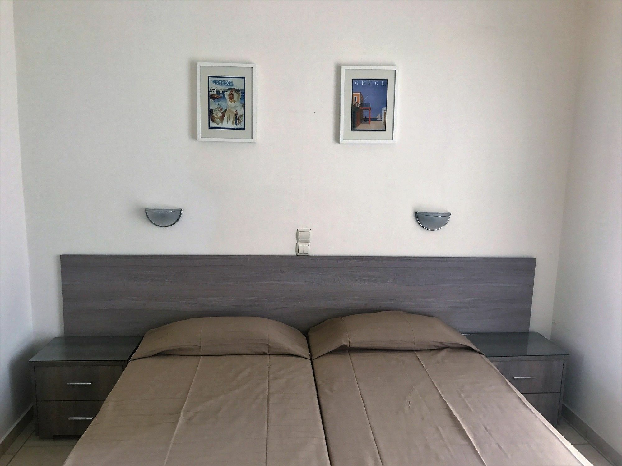 Hotel Karyatides Agia Marina  Екстериор снимка