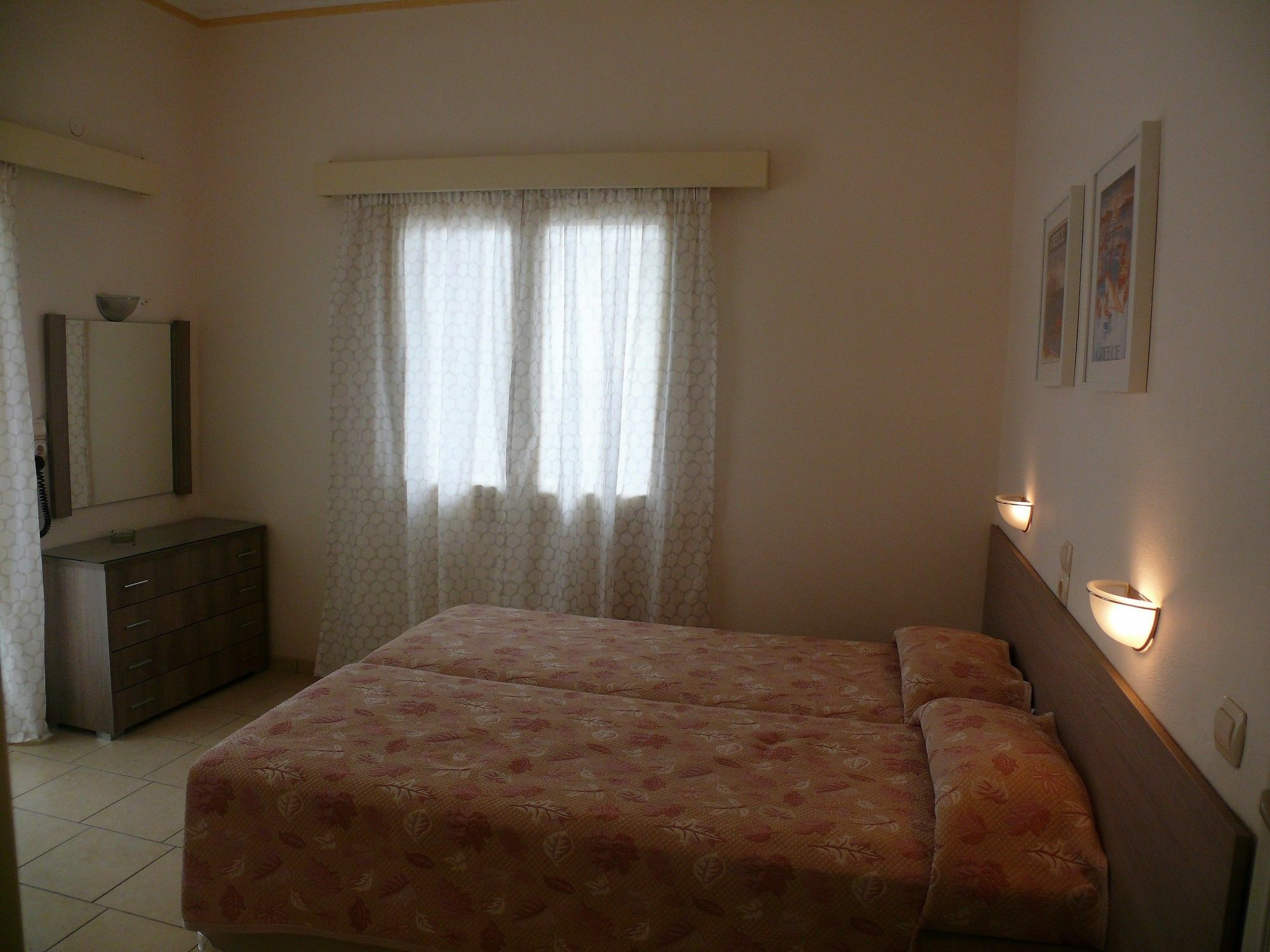 Hotel Karyatides Agia Marina  Екстериор снимка
