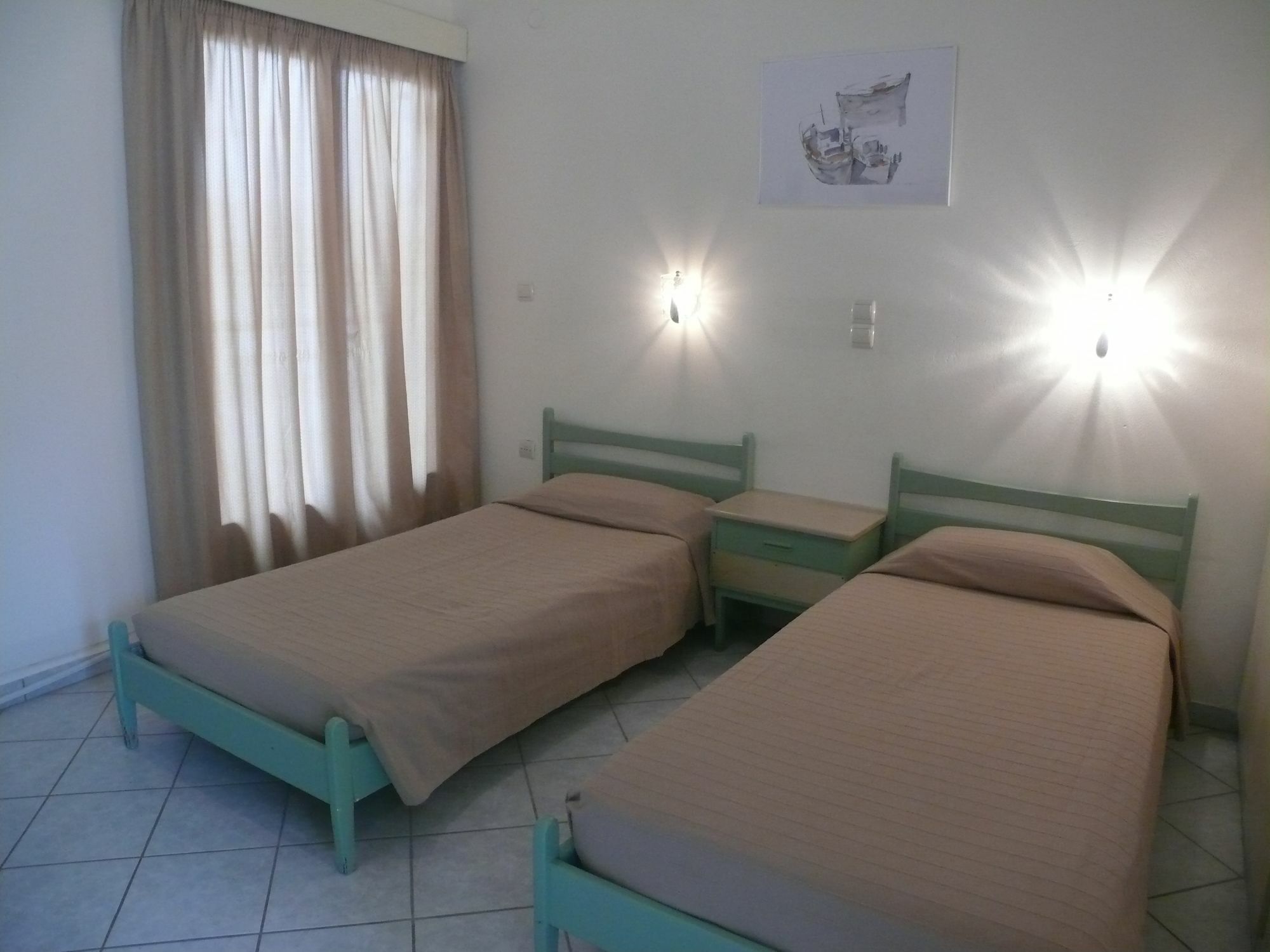 Hotel Karyatides Agia Marina  Екстериор снимка