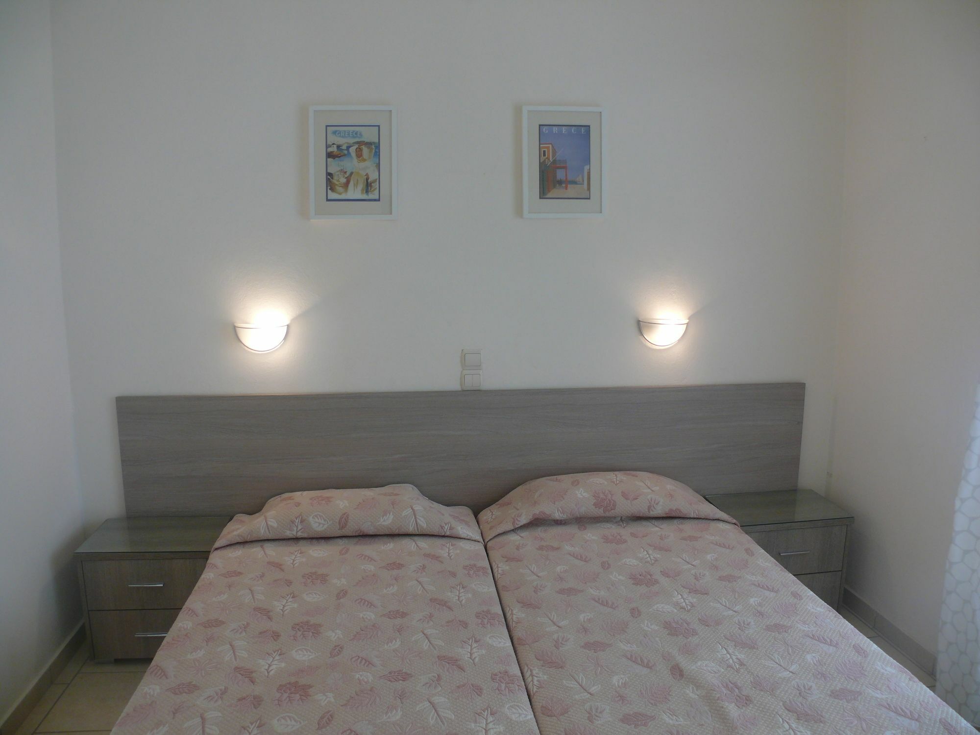 Hotel Karyatides Agia Marina  Екстериор снимка